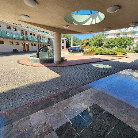 דירות Trenčín Kristoff Plaza Trencianske Teplice מראה חיצוני תמונה