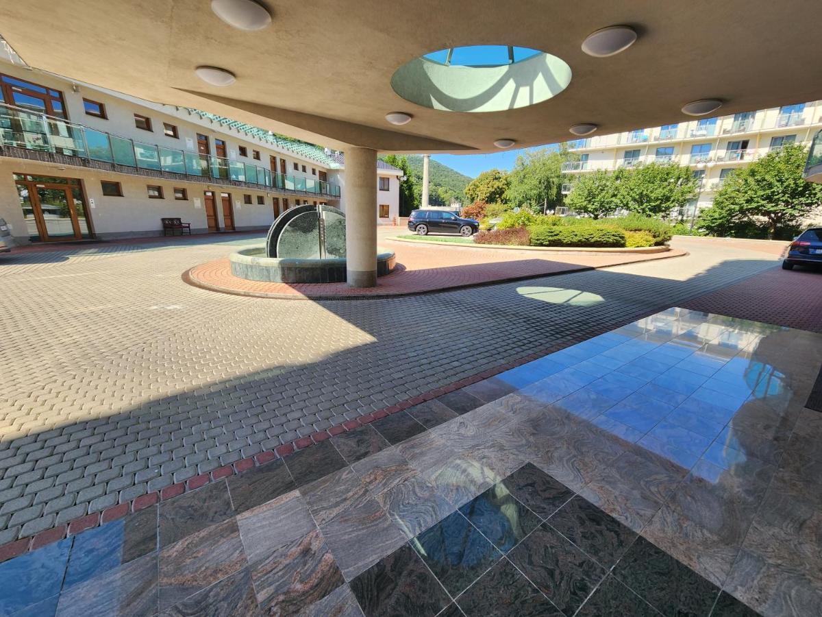 דירות Trenčín Kristoff Plaza Trencianske Teplice מראה חיצוני תמונה